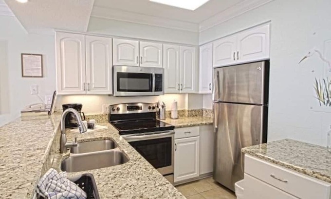The Dunes Condominio | Beautiful Ocean Front 2 bed, 2 bath condo with full kitchen and in-unit laundry