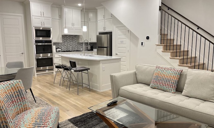 Plano Casa | Plano Gem Near Shops and Parks