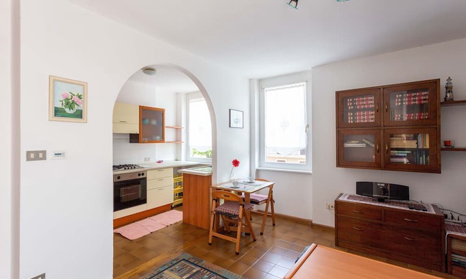 San Cristoforo Apartamento | Apartment 'More A Due Passi Dal Lago' with Mountain View and Balcony