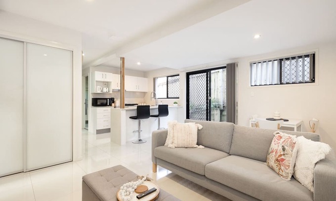 Sunnybank Apartamento | Entire 1 Bedroom Place, Restaurants and Train! 21441O