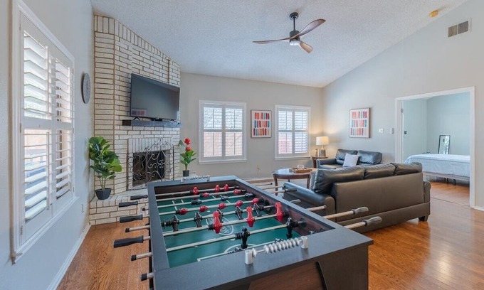 North San Antonio - SAT Casa | Beautiful House with Pool, Games & Relaxing Covered Patio