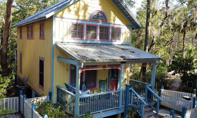 Steinhatchee Cabaña | Orange Blossom Cottage with Creekside Gazebo!