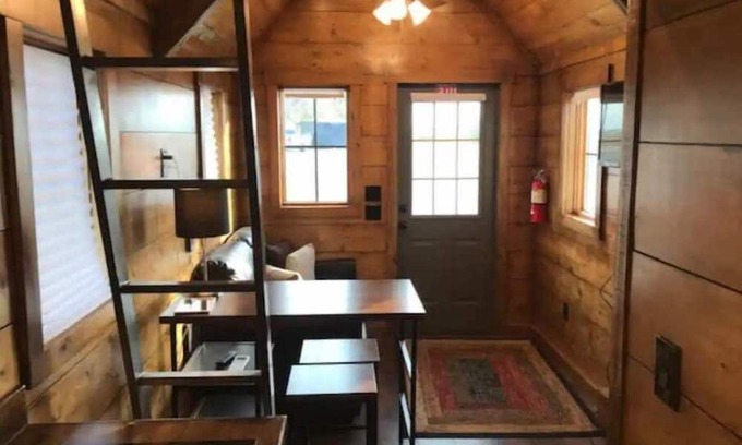 Lindon Casa | Rustic Cabin Tiny Home at Marina