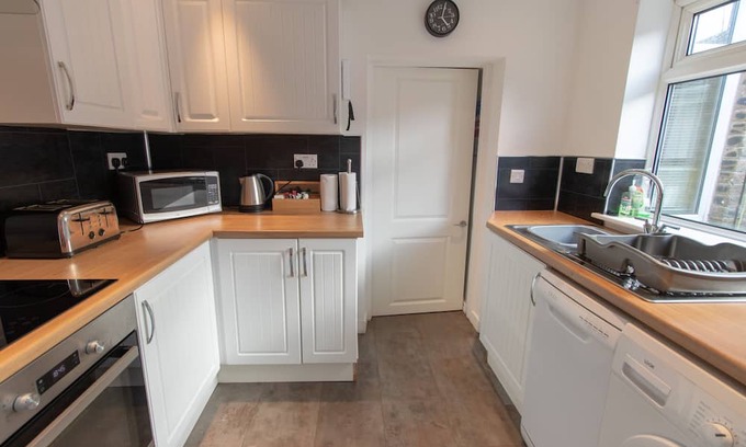 Cwmcarn Casa | Scenic Roots - 3 Bedroom Vacation Home