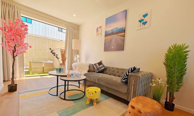 Grey Lynn Casa | Brand new townhouse with garden and free parking