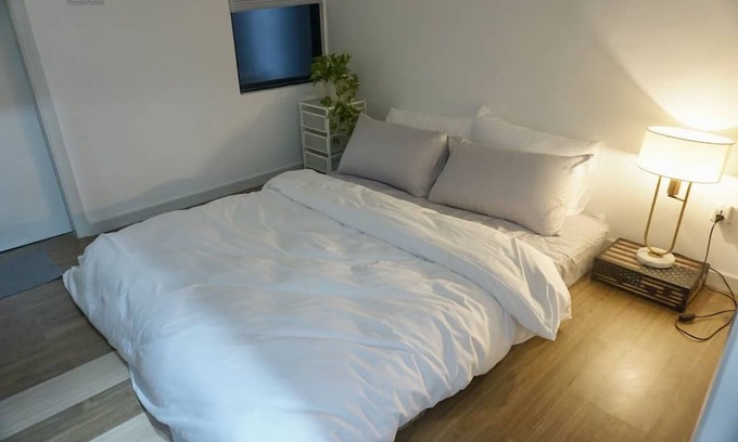 Cheras Apartamento | Boho retreat 1-min walk to MRT Station - Female only