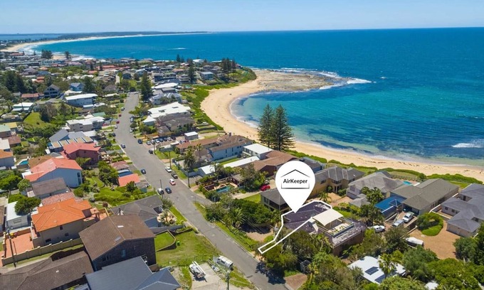 Blue Bay Apartamento | Blissful Beachfront Pad - Pet Friendly / Direct Beach Access