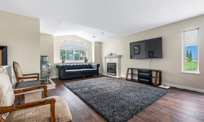 Pitt Meadows Casa | Spacious 6 Bedroom House in Pitt Meadows