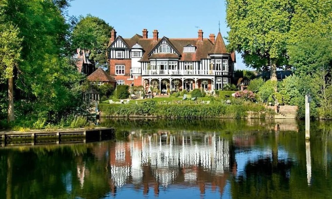 Bray on Thames Hotel | River Arts Club
