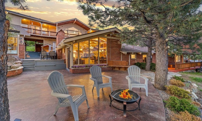 Golden Condominio | Mountain View Luxury Penthouse