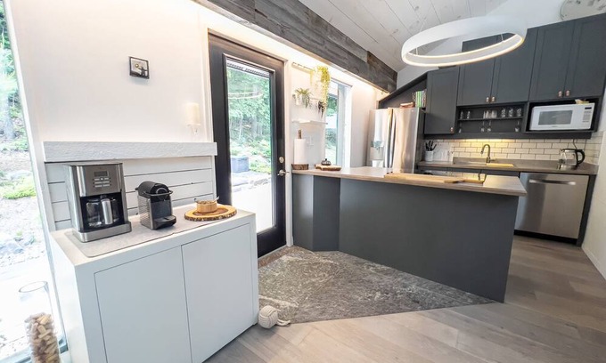 Huntsville Chalet De Esquí | Hidden Valley: Minimalist Design - Skiing, Hot Tub