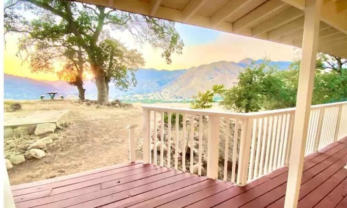 Three Rivers Casa | Spacious Sequoia Park Retreat, Top Floor.