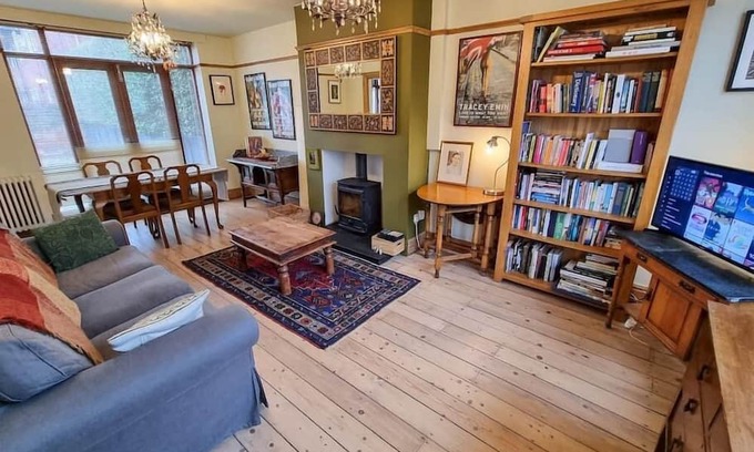 Chorlton-cum-Hardy Casa | Free Parking: Chorlton Home