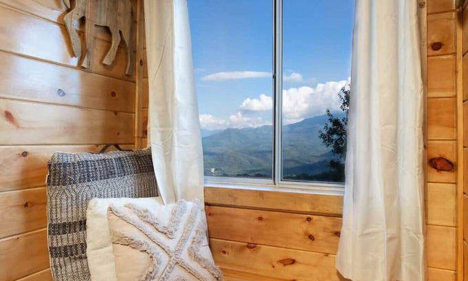 Chalet Village Condominio | Huge Mt. LeConte View/Indoor Pool & HotTub/Updated