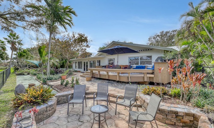 Florida North Atlantic Coast Casa | Lakeside Retreat a Waterfront Property