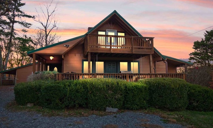 Cadiz Cabaña | Seasonal lake view, hot tub . Ample amenities for your stay at the lake.