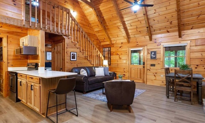 Gatlinburg - Pigeon Forge Cabina | Stylish Cabin Near Pigeon Forge
