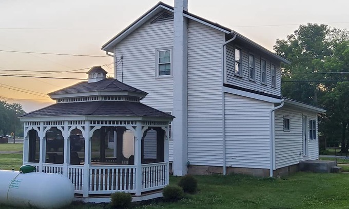 Laurelton Casa | White house walking distance to Penn's Creek and Bald Eagle State Forest.