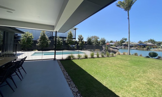 Tweed Heads West Casa | 'The Lone Palm' - Home in Tweed Heads West