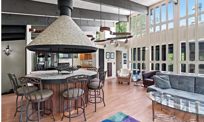 Almelund Casa | River and Rock Views! St Croix Falls Funky Mid-Century Charm. Pet Friendly.