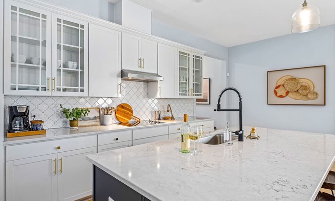 DeBary Casa | Mid-Term stay - Quiet Home with Park and Pool