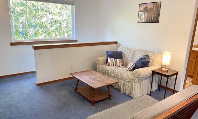 Port Townsend Apartamento | Monthly Rental - Enjoy Port Townsend beaches and miles of wooded trails