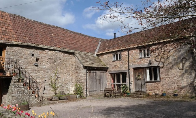 Saint Briavels Casa | Converted stables and hayloft in former historic farmyard