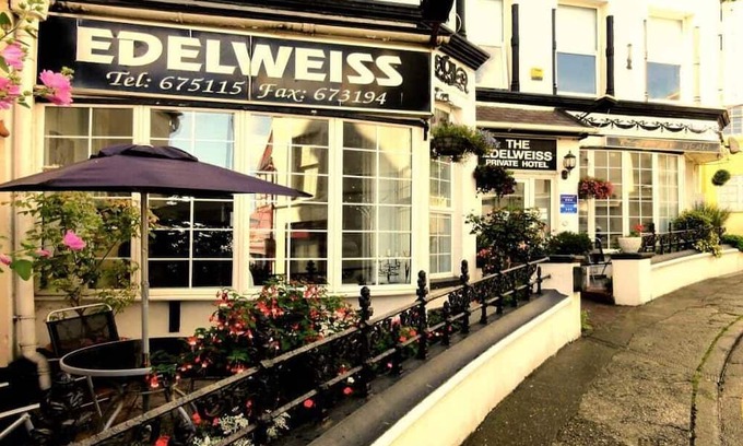 Douglas Promenade Casa | The Edelweiss Guest House