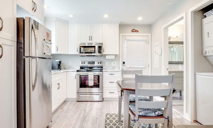 Port Alberni Casa | The Bear Studio House: Open concept house that sleeps up to 4