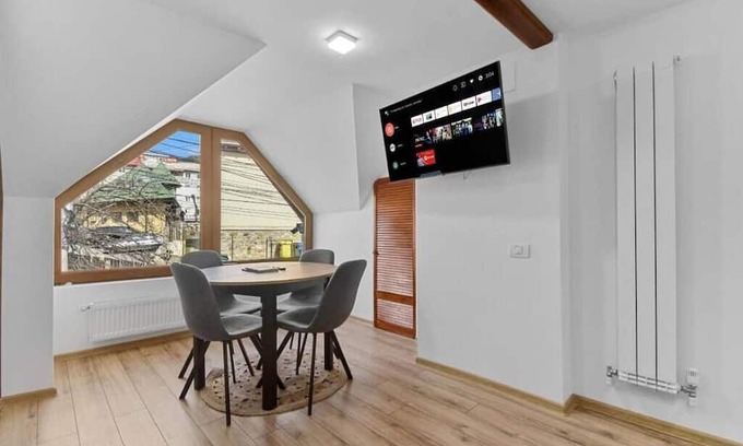 Sinaia Apartamento | Hytta Apartment in Sinaia with Garden