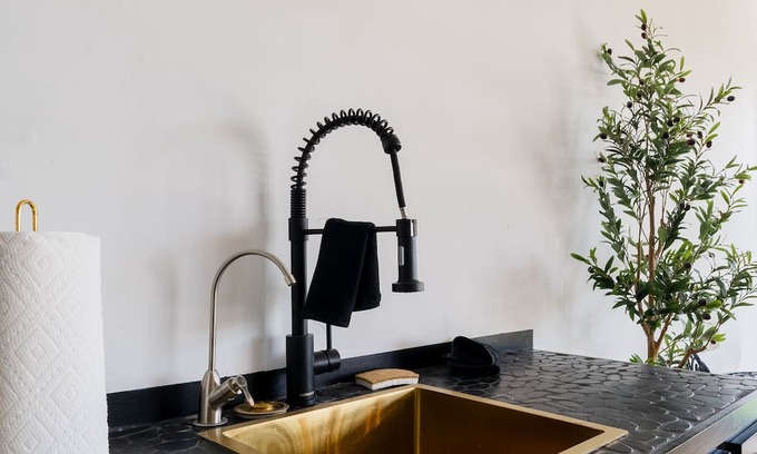 Twin Falls Apartamento | Executive Loft in Downtown Twin Falls, "The Bookworm"