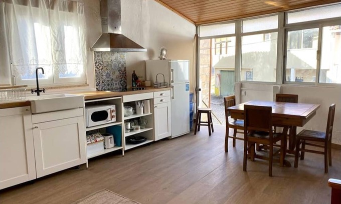 Chaves Casa | Cozy 3-BR Getaway, Lama de Arcos by LovelyStay