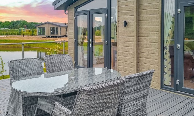 Sturton By Stow Cabina | 2 bedroom accommodation in Thorney, Nr Lincoln