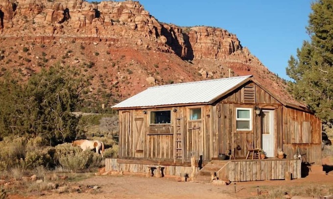 Cane Beds Cabina | Cozy Rustic Cabin on 400 Acres Zion & Bryce PRIVATE CANYON