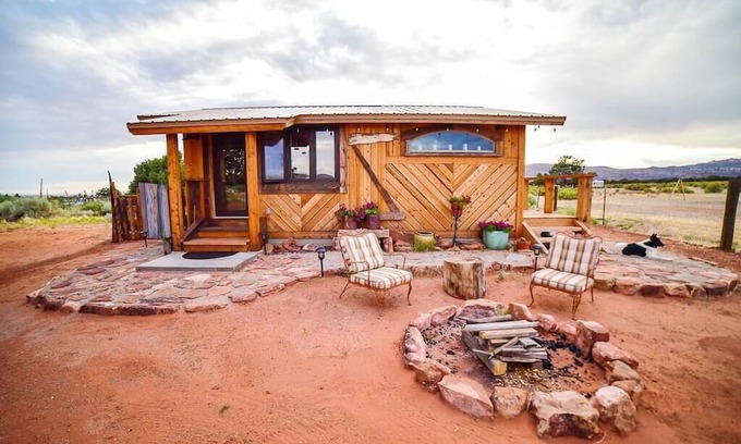 Cane Beds Casa | Luxury Cabin on 400 Acre Ranch Stunning Views Zion