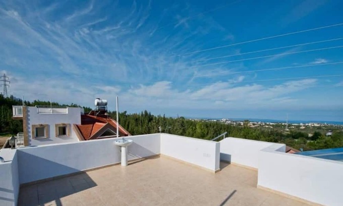 Kyrenia Villa | House with Shared Pool and Terrace 9 min to Beach