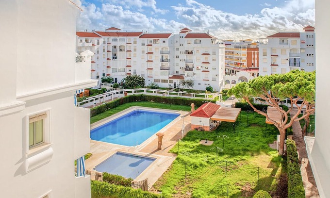 El Portil Apartamento | Enjoy a relaxing vacation in this inviting vacation home with a community pool.