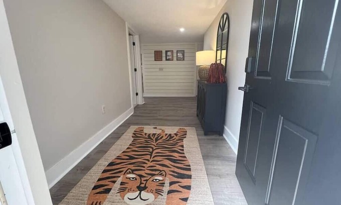 Auburn Condominio | 2BR/2BA Renovated Condo under 1 mile to Toomers
