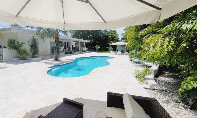 Glenvar Heights Casa | Maison Champagne, Miami