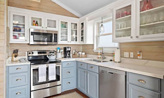 Freeport Casa | Secluded and roomy beachfront home with panoramic ocean views and huge deck