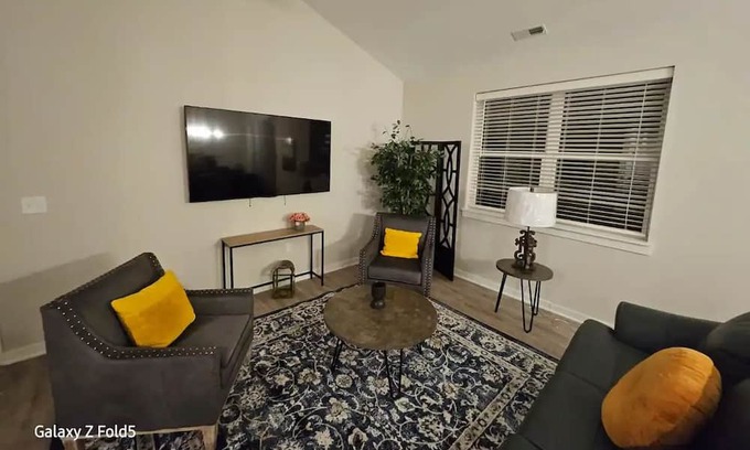Canton Condominio | Luxury Condo in Canton, MI: Enjoy your stay in Comfort, Style, and Convenience.