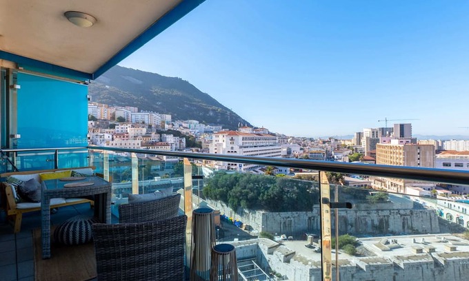 Gibraltar Apartamento | Ocean Village Suite-hosted by Sweetstay