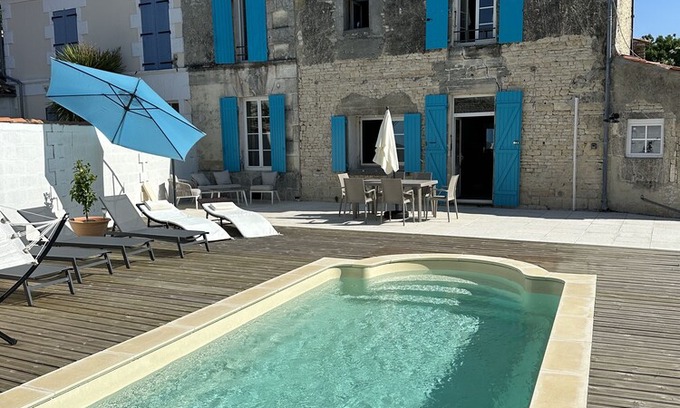 Haimps Casa | Stunning ‘Maison de Maitre’ with Private Pool, Near Cognac. Sleeps 10