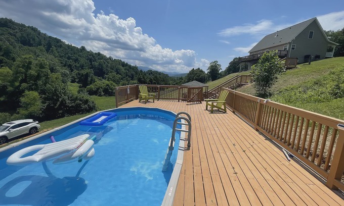Luray Casa | Shenandoah Serenity - Luxurious Mountain Cabin - Swimming Pool, Spa, Jacuzzi!