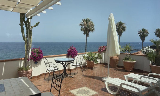 Torre Archirafi Casa | Terrazza al mare