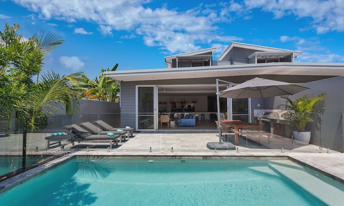 Byron Bay Hotel | Luxico's Stonecutters 2 - in the Heart of Town