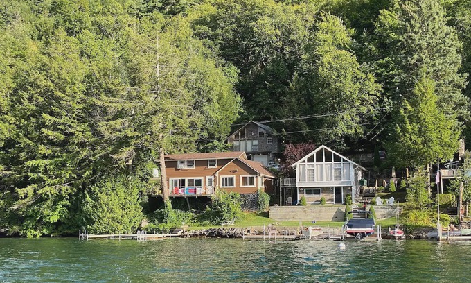 Town of Putnam Casa | Breathtaking views from charming lakefront home on beautiful Lake George