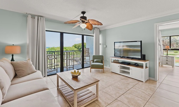 Avon By The Sea Condominio | Bright Direct Oceanfront Condo Near the Pier with Stunning Views and Heated Pool
