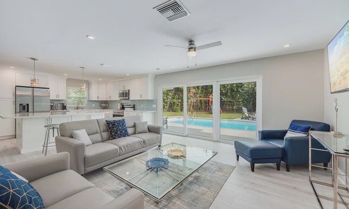 Seacoast Shores Casa | Beachside Private Pool/Yard Kid&Pet Friendly. 3 min from the Beach