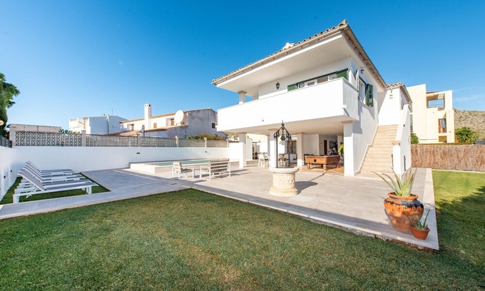 Les Palmeres Chalet De Esquí | A perfect location villa for holidays with AC and private pool